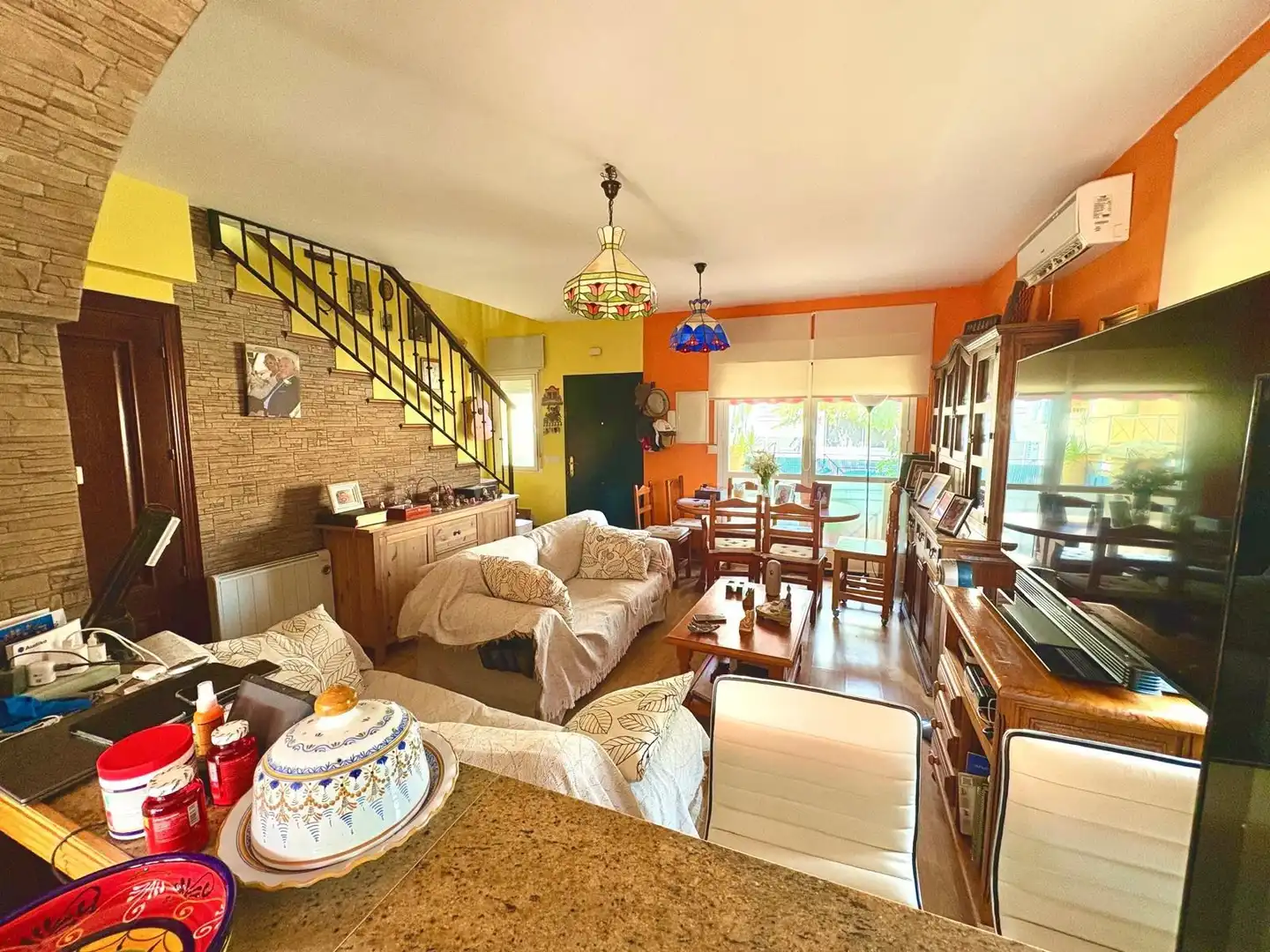 Sala d'estar de Casa adosada en venda en Vélez-Málaga amb Aire condicionat, Jardí privat i Terrassa