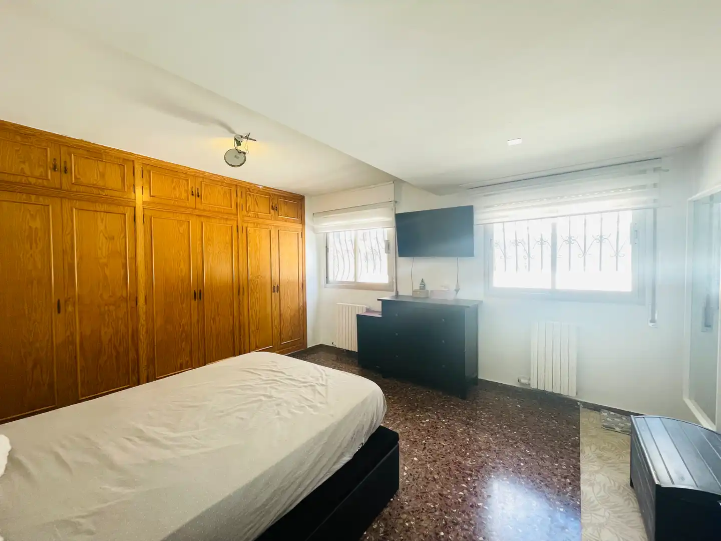Habitación de Piso en venta en Zaragoza con Aire acondicionado, Calefacción y Jardín privado