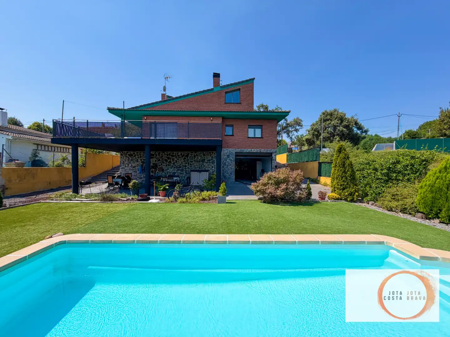 Casa amb piscina en venda a Sils