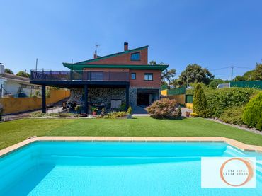 Casa con piscina in vendita a Sils