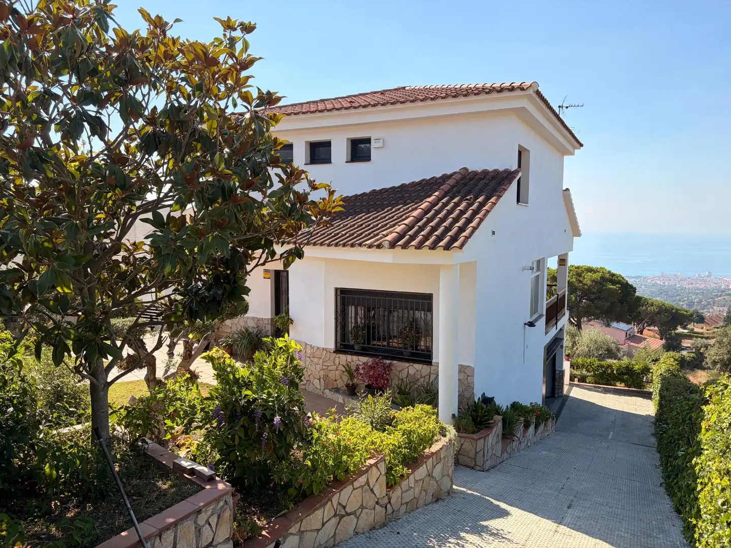 Vista exterior de Casa o xalet en venda en Mataró amb Calefacció, Terrassa i Traster