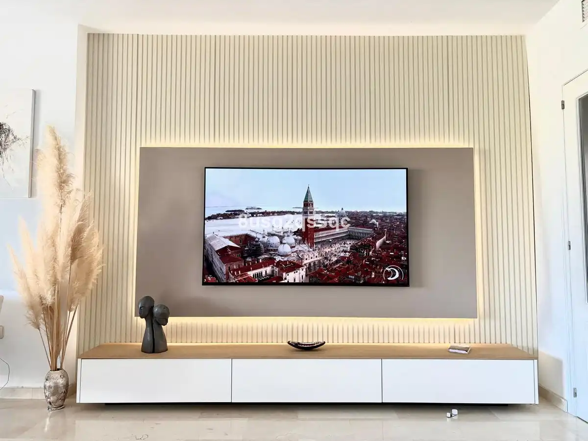 Living room of Flat for sale in Estepona  with Air Conditioner, Furnished and TV