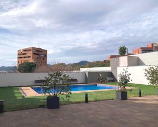 Piscina de Pis de lloguer en Sant Feliu de Llobregat amb Aire condicionat, Calefacció i Parquet