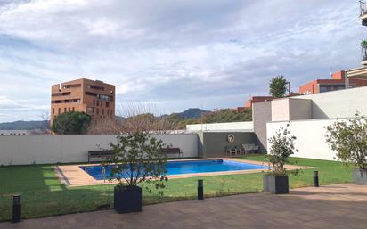 Piscina de Pis de lloguer en Sant Feliu de Llobregat amb Aire condicionat, Calefacció i Parquet