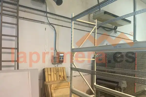 Fabrikhallen zum Verkauf in Beniparrell