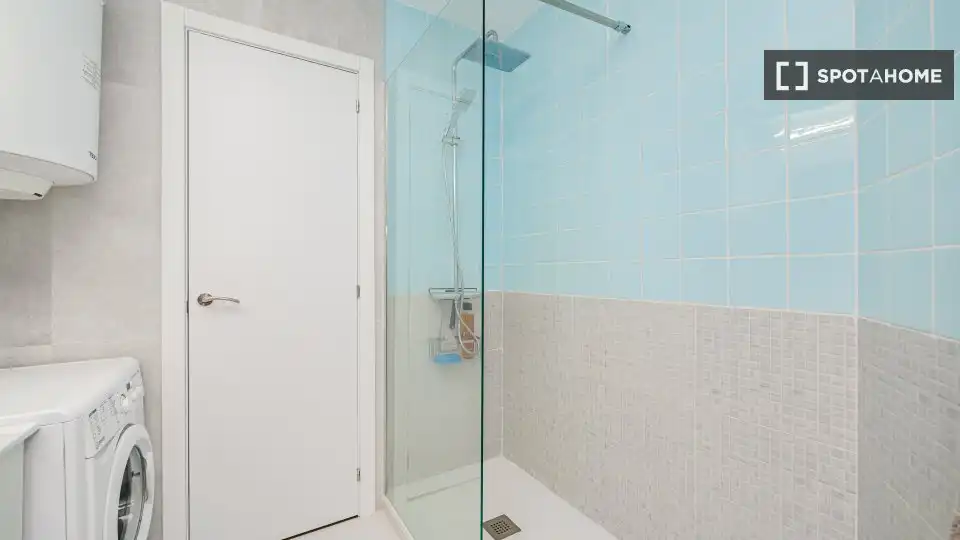 Baño de Piso de alquiler en Madrid con Aire acondicionado, Calefacción y Amueblado