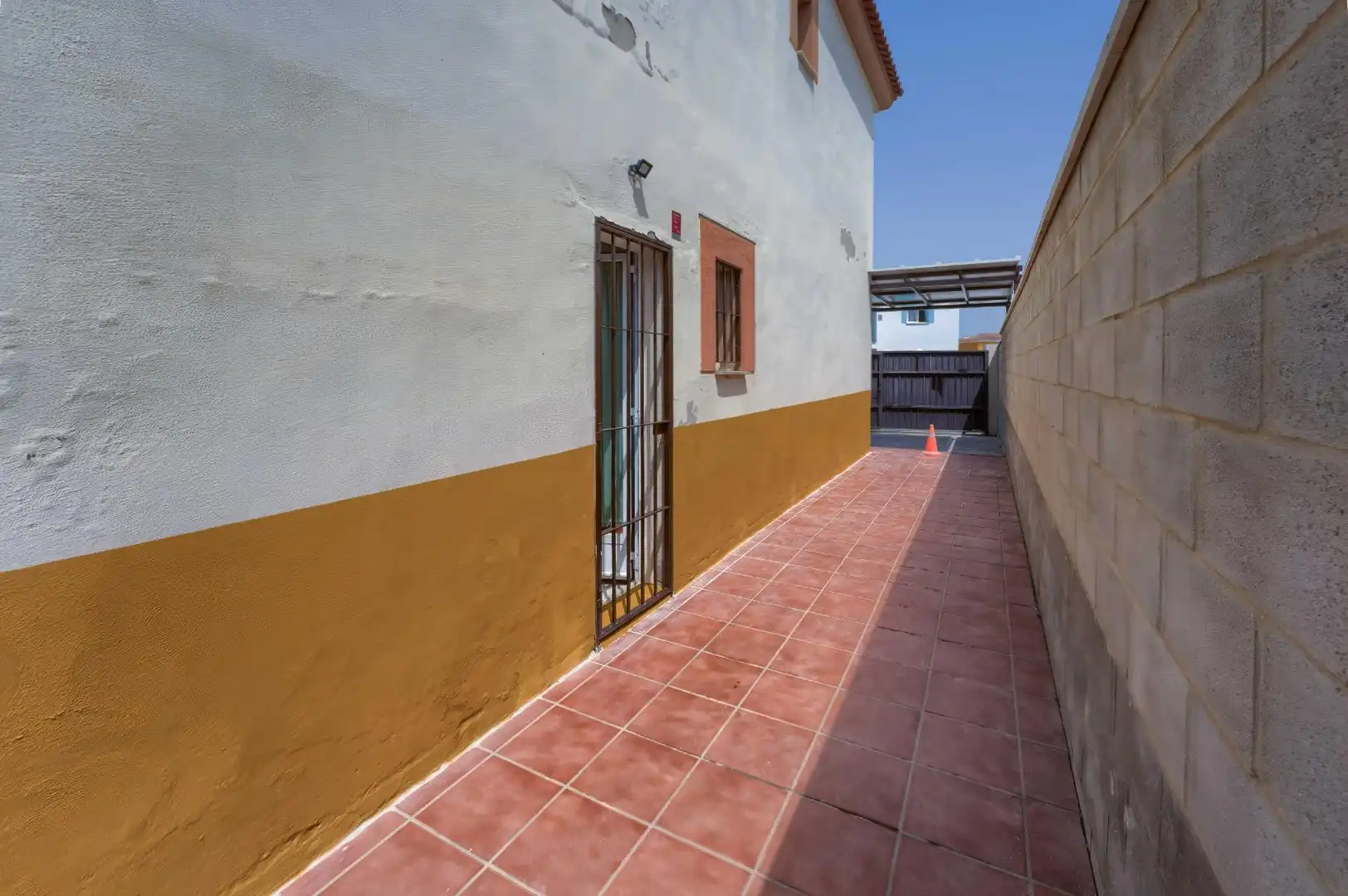 Exterior view of Houses for sale in Bollullos de la Mitación  with Air Conditioner and Community pool