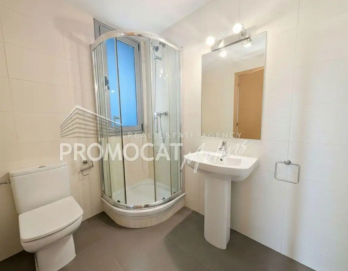 Baño de Ático en venta en Molins de Rei con Aire acondicionado, Calefacción y Parquet