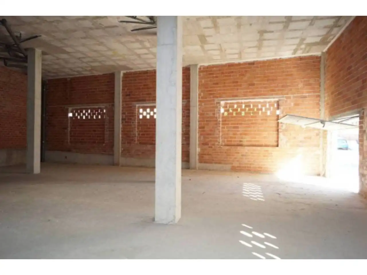 Local comercial en venda a Baena