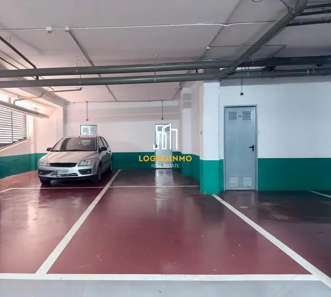 Parking of Flat for sale in  Logroño  with Air Conditioner, Heating and Private garden
