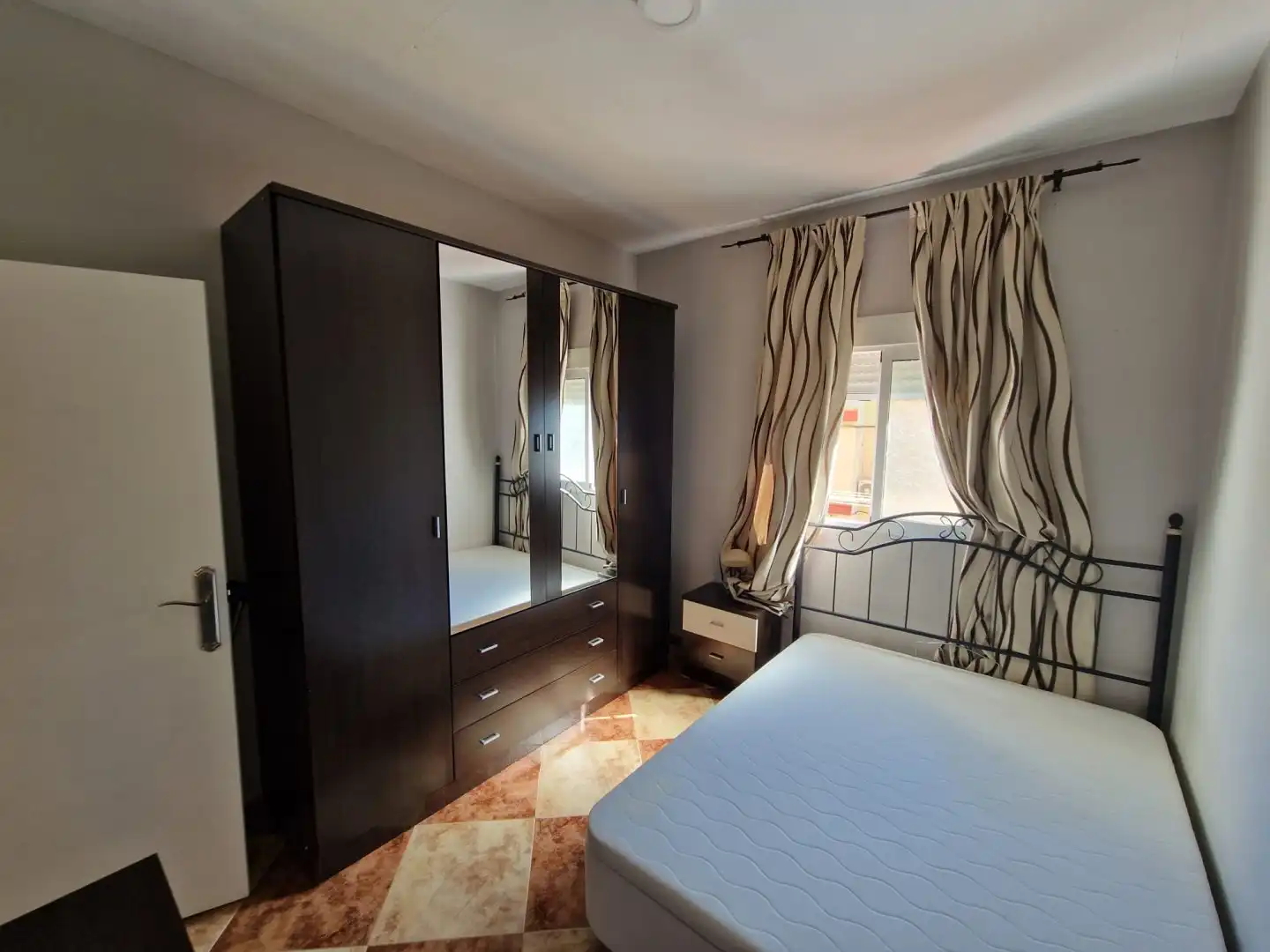 Habitación de Piso en venta en Lora del Río con Aire acondicionado, Calefacción y Amueblado