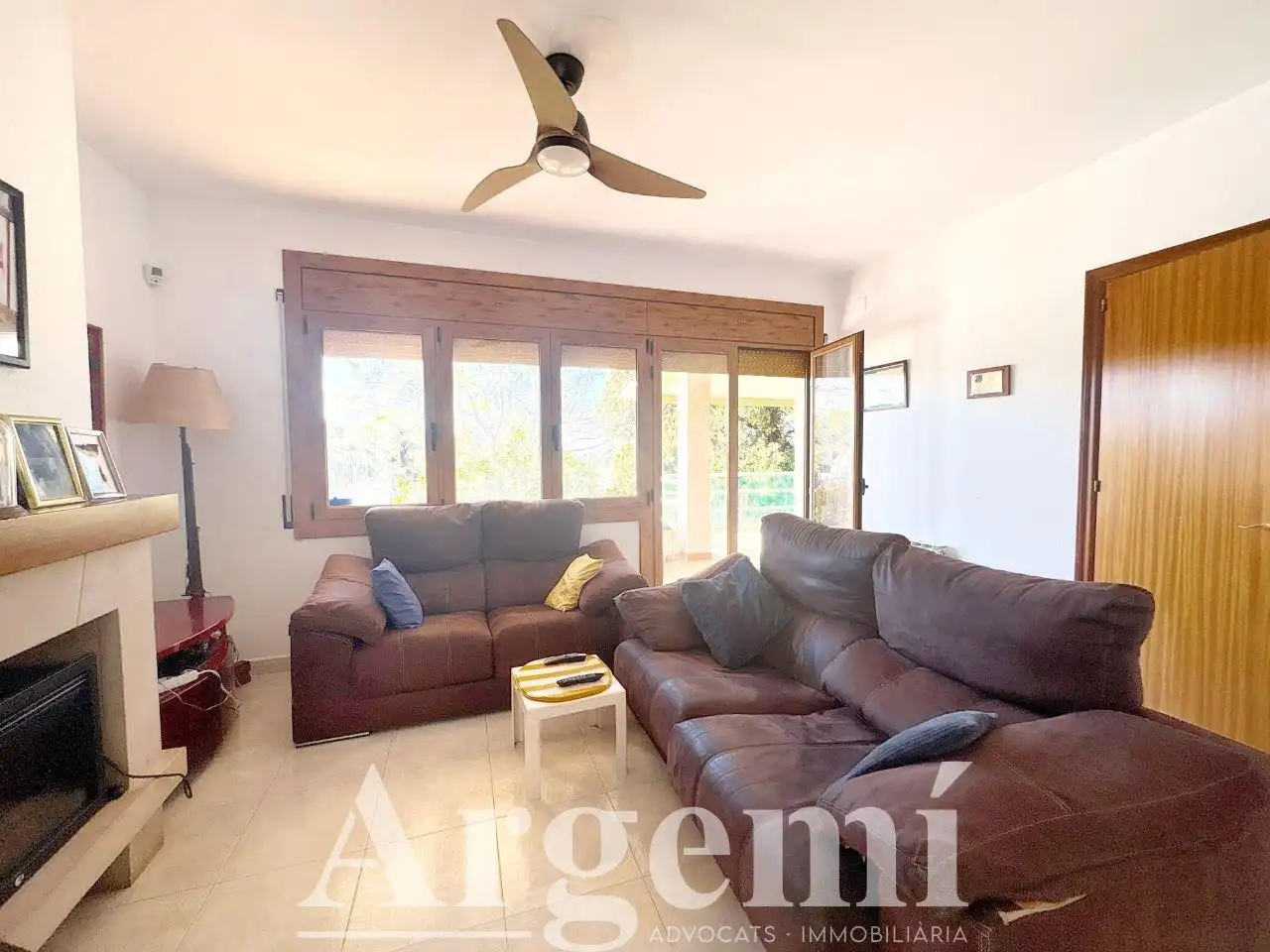 Sala d'estar de Casa o xalet en venda en Palau-solità i Plegamans amb Aire condicionat, Calefacció i Jardí privat