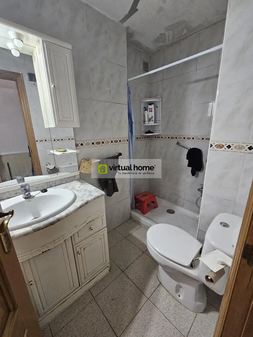 Bany de Pis en venda en Benidorm amb Jardí privat, Terrassa i Piscina comunitària