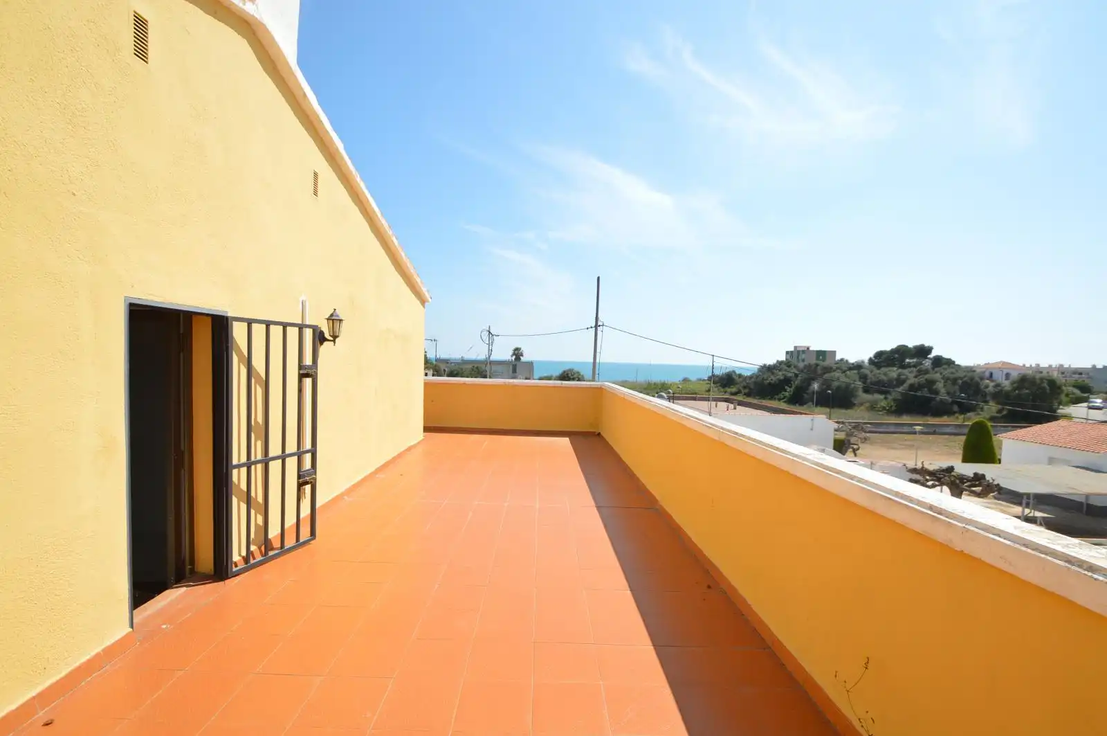 Vista exterior de Casa o xalet en venda en Vinaròs amb Aire condicionat, Calefacció i Jardí privat
