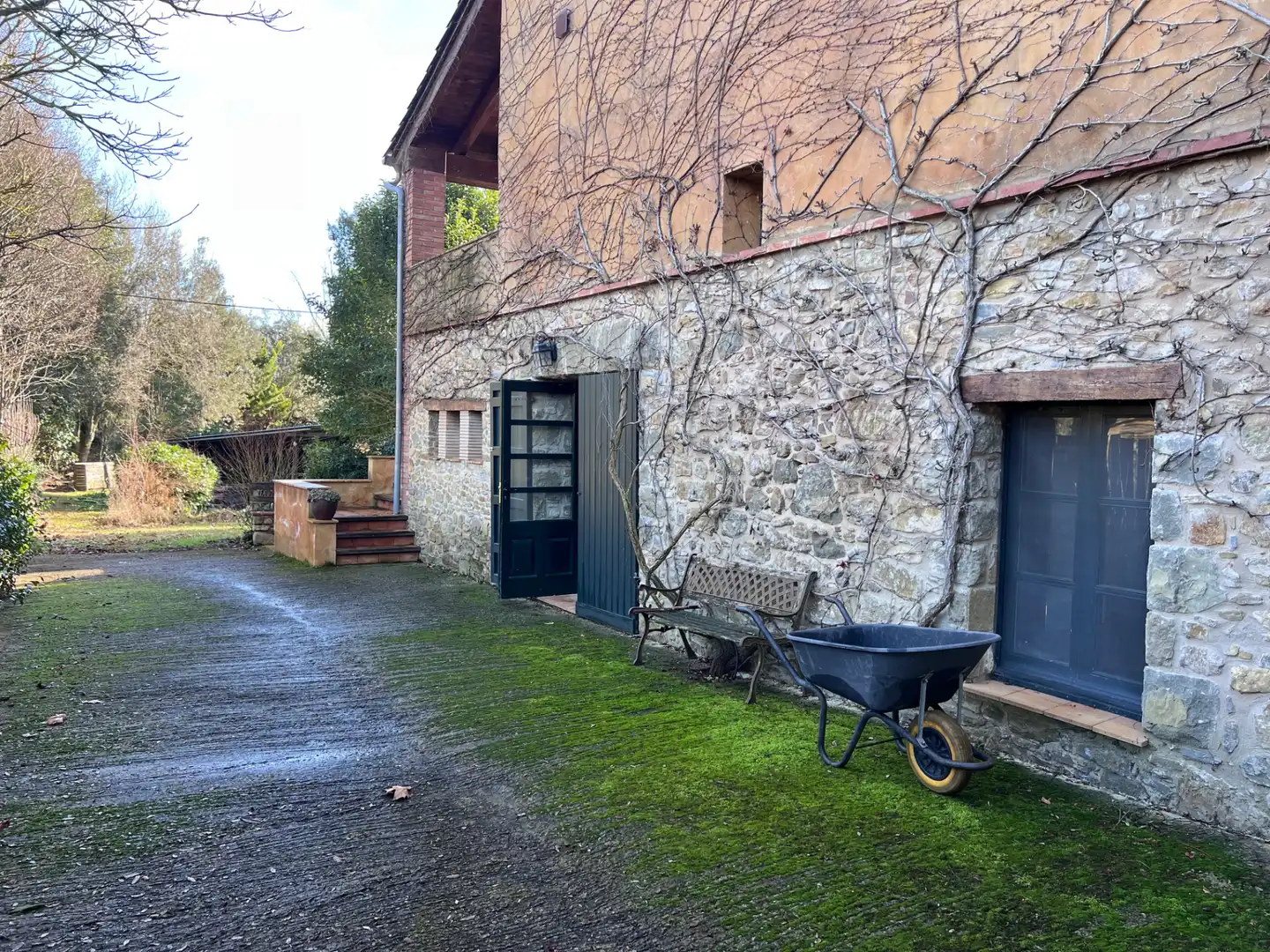 Vista exterior de Finca rústica en venda en Mieres (Girona) amb Aire condicionat, Jardí privat i Parquet