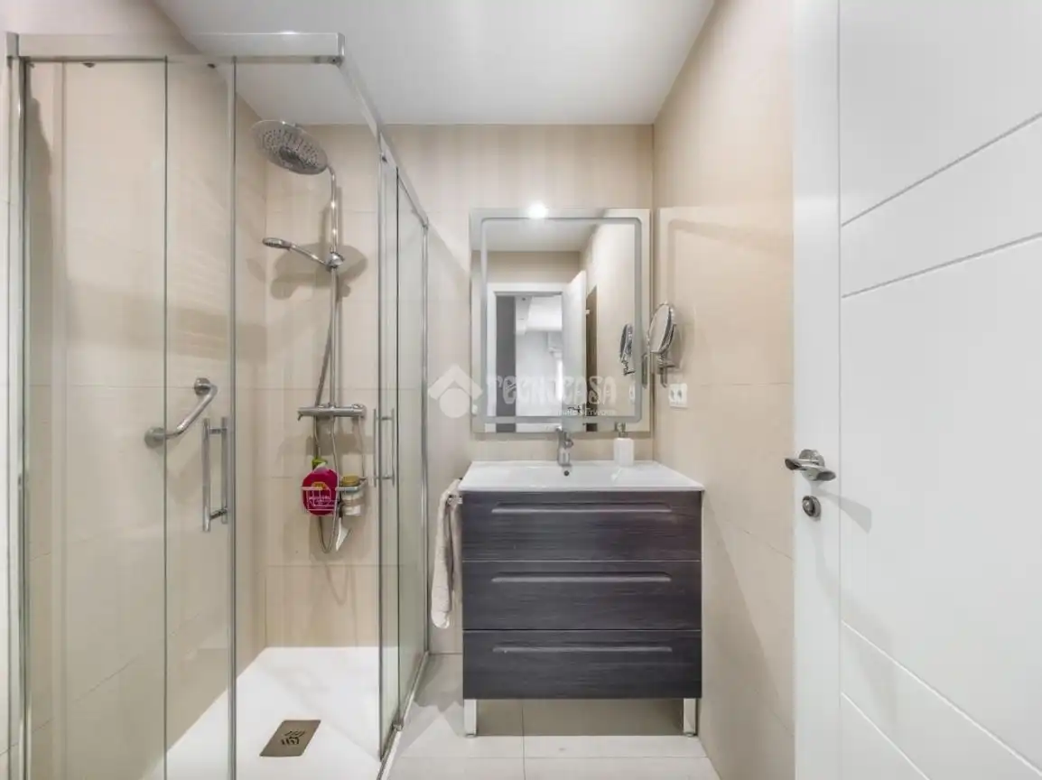 Baño de Piso de alquiler en Madrid con Aire acondicionado, Calefacción y Trastero