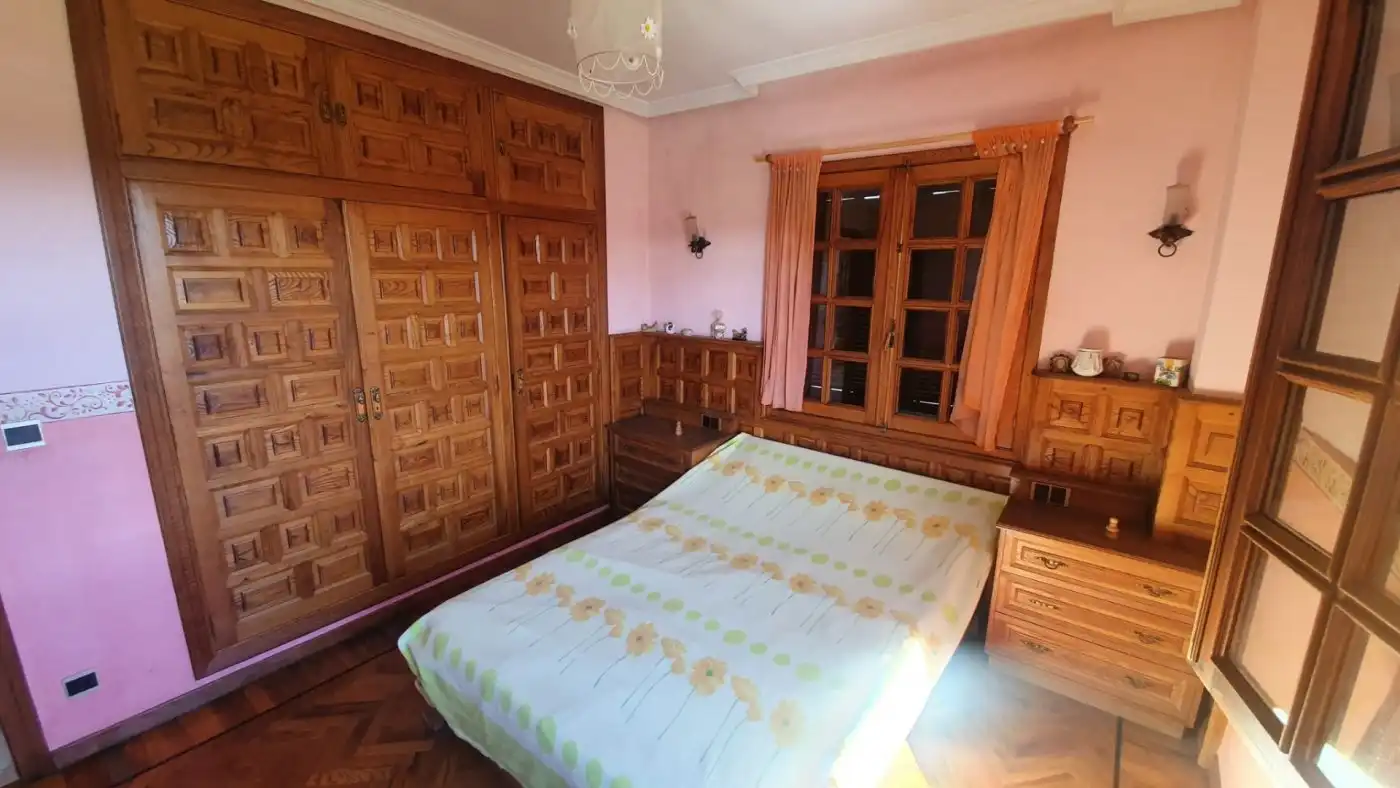 Dormitori de Casa o xalet en venda en Ponferrada amb Calefacció, Jardí privat i Terrassa