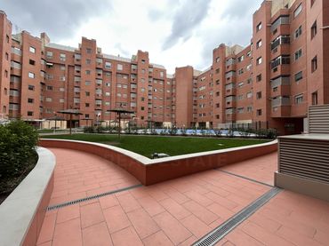 Appartamento con piscina in affitto a Calle de Embajadores 286 286