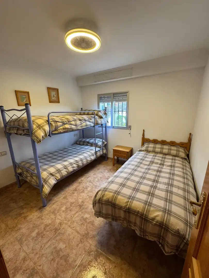 Dormitori de Casa o xalet en venda en La Pobla de Vallbona amb Aire condicionat, Jardí privat i Terrassa