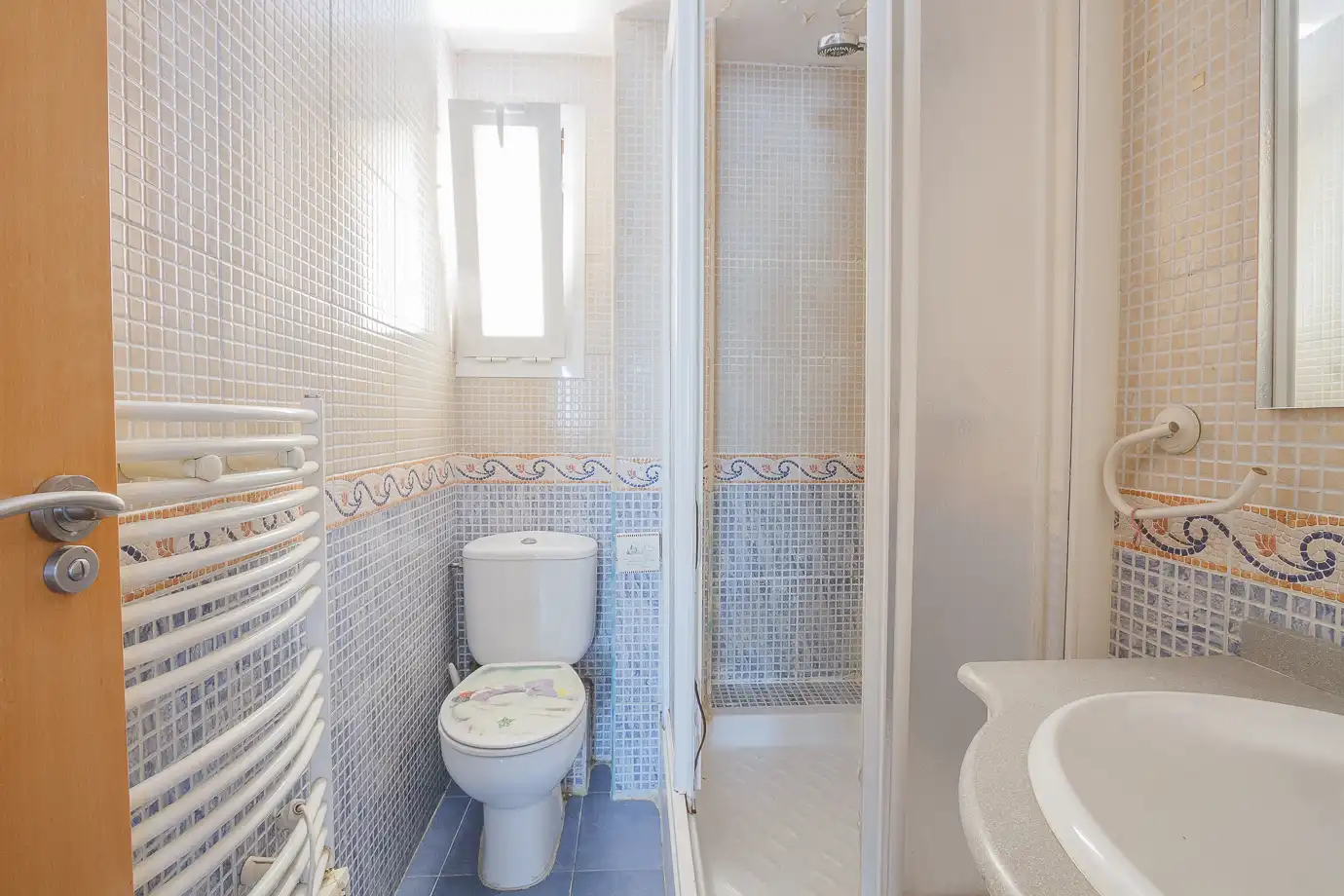 Bathroom of Flat for sale in Madrid  with Air Conditioner, Heating and Parquet flooring