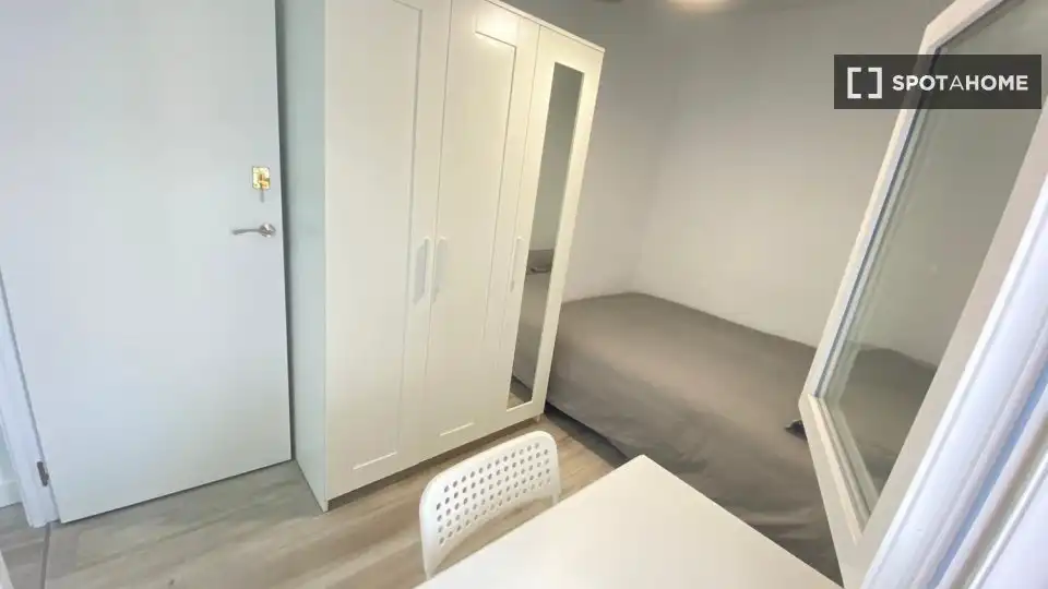 Habitación de Piso de alquiler en Madrid con Aire acondicionado, Calefacción y Amueblado
