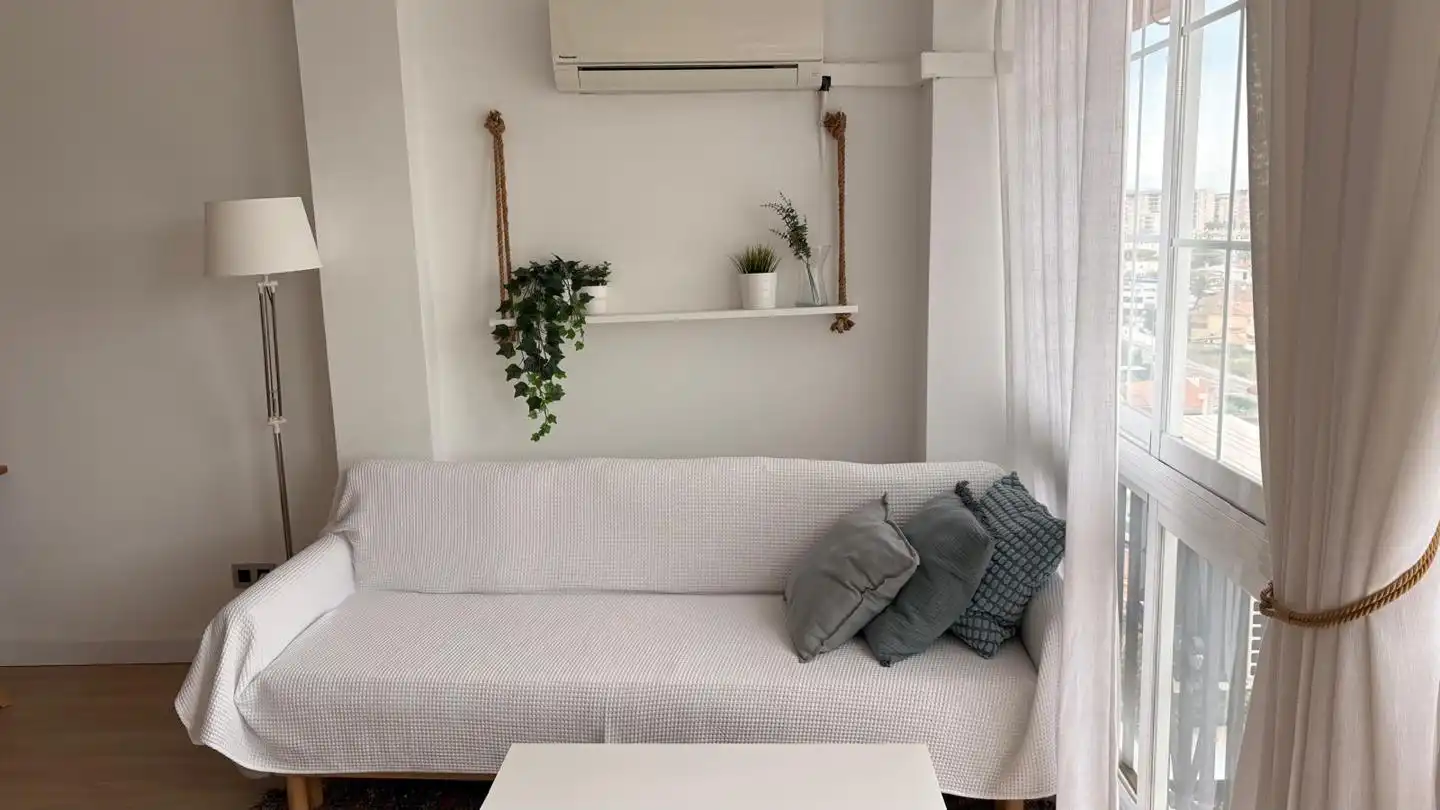 Wohnzimmer von Wohnung zur Miete in Benicasim / Benicàssim mit Parkett und Gemeinschaftspool
