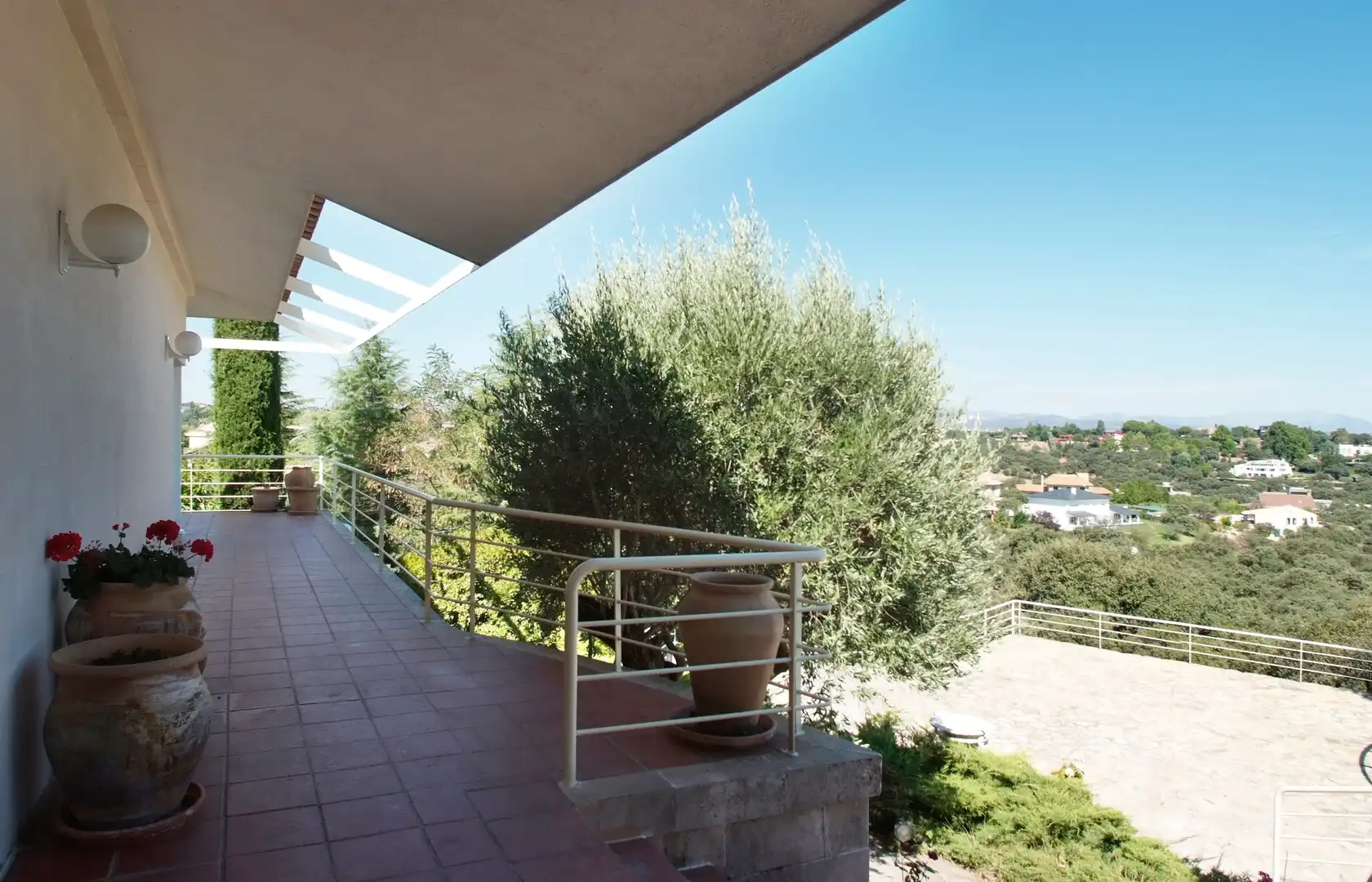 Terrassa de Casa o xalet en venda en Ciudalcampo amb Jardí privat, Piscina i Jacuzzi