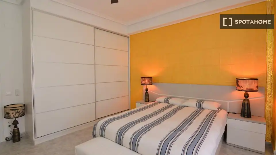 Habitación de Piso de alquiler en Cullera con Aire acondicionado, Calefacción y Amueblado