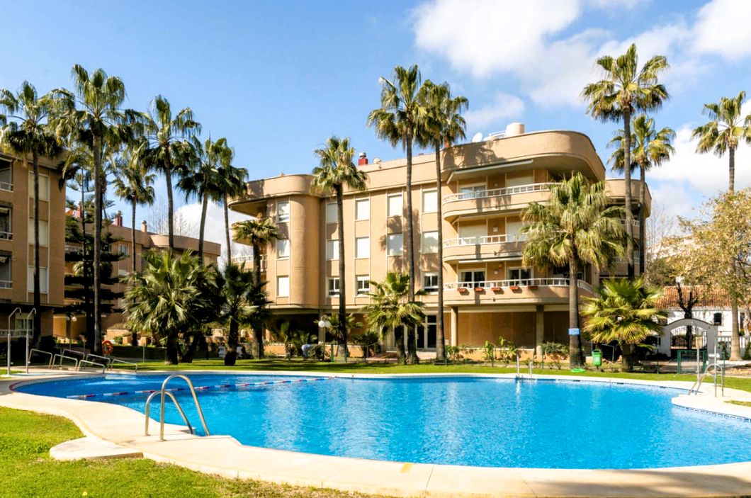 Flat for sale in Calle Salvador Allende, 42, La Carihuela - Los Nidos