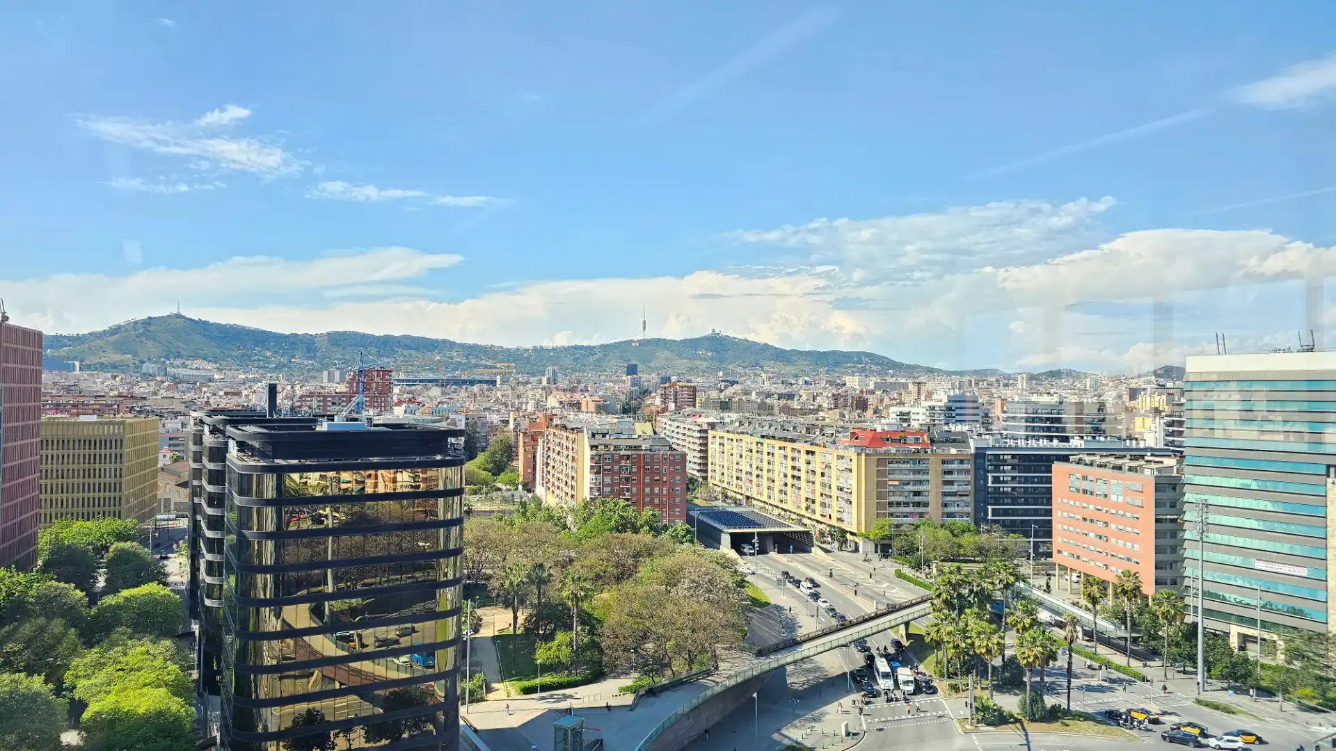 Außenansicht von Büro zur Miete in Barcelona mit Klimaanlage, Heizung und Alarm