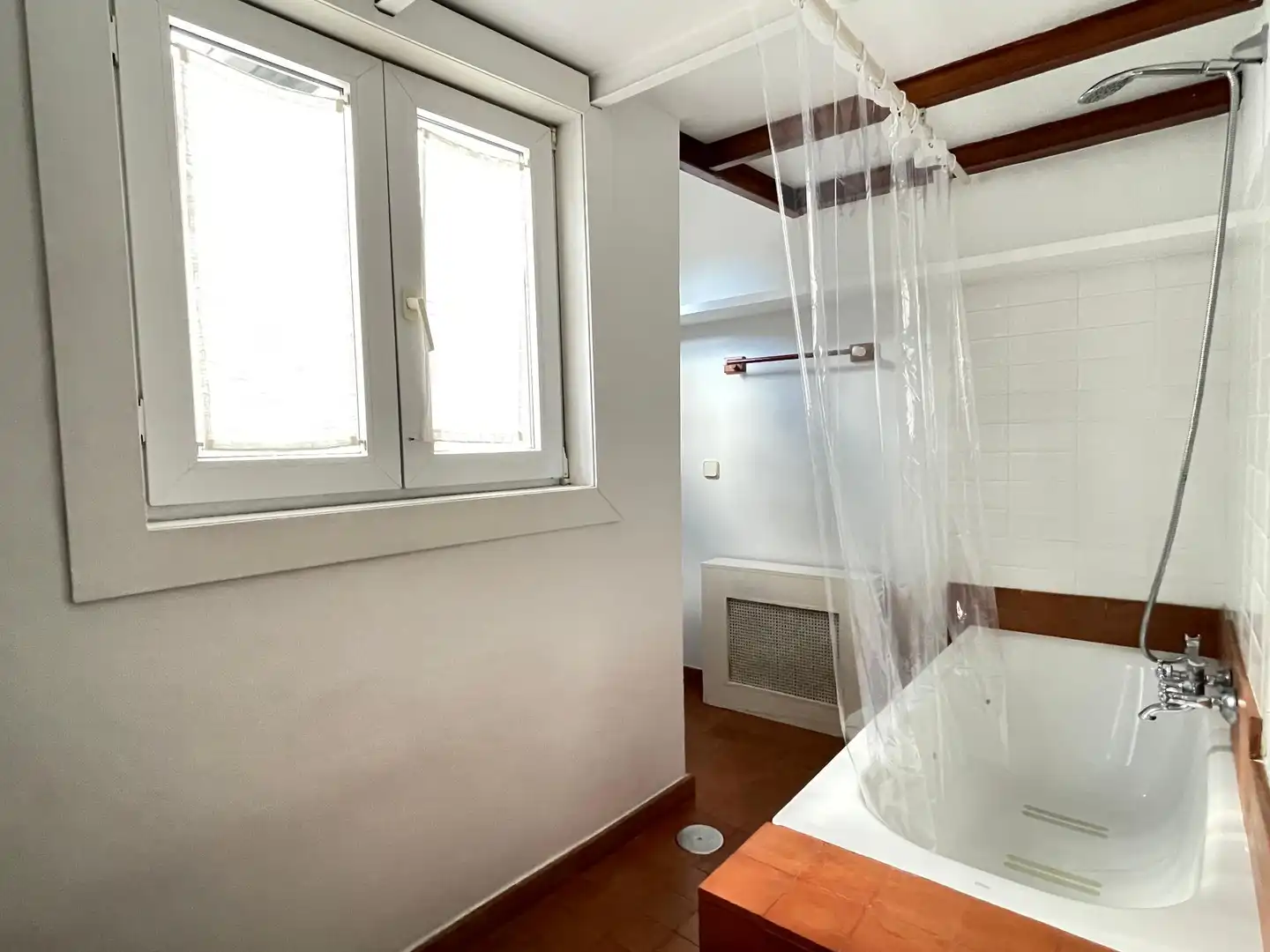 Baño de Ático de alquiler en Madrid con Aire acondicionado, Calefacción y Terraza