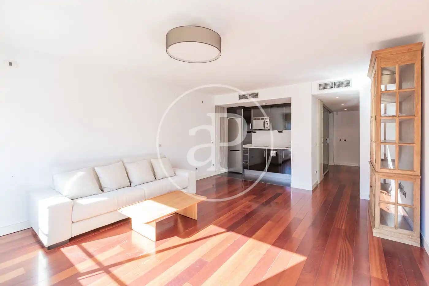 Living room of Flat for sale in  Madrid Capital  with Air Conditioner, Heating and Community pool