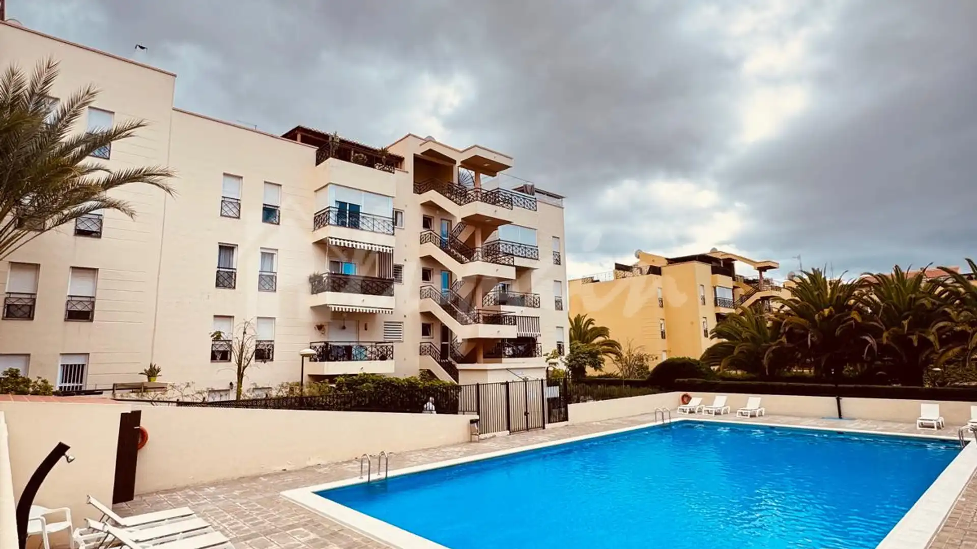 Schwimmbecken von Wohnungen zum Verkauf in San Miguel de Abona mit Heizung