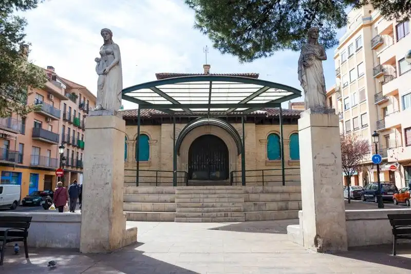 Wohnung zum Verkauf in Zaragoza mit Heizung, Terrasse und Balkon