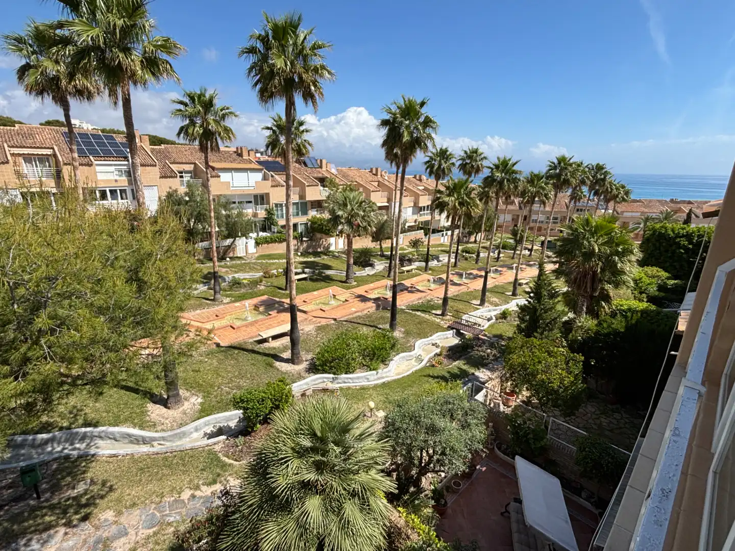 Vista exterior de Casa adosada en venta en Alicante / Alacant con Aire acondicionado, Jardín privado y Terraza
