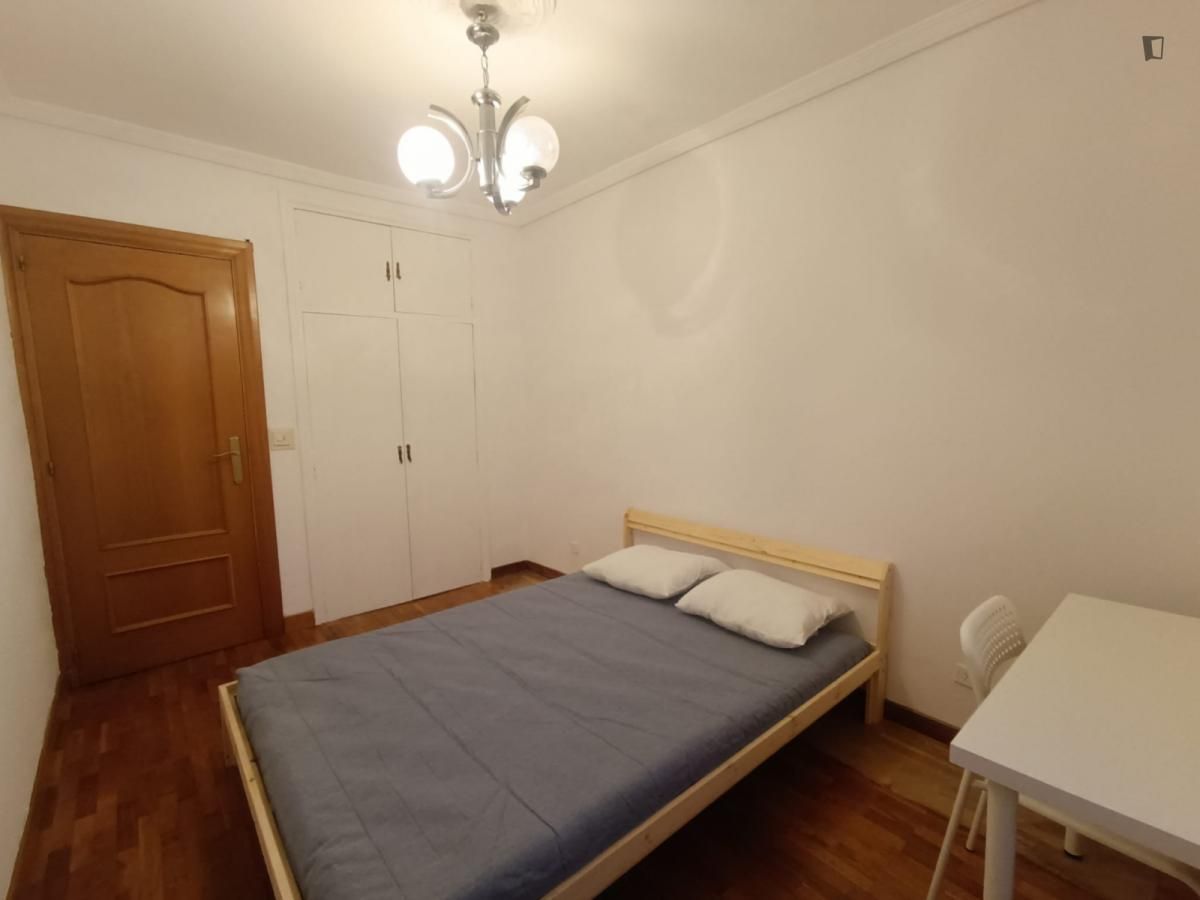 Bedroom of Apartment to share in  Pamplona / Iruña  with Furnished and Washing machine