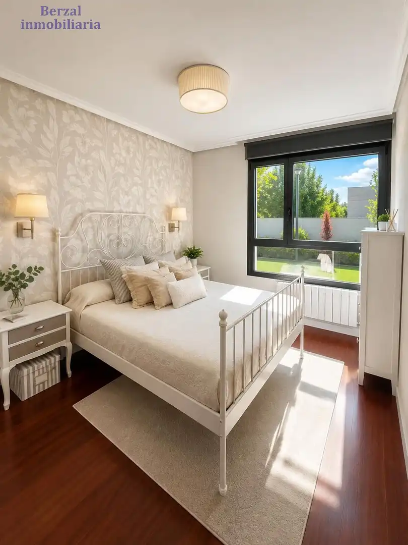 Bedroom of Ground floor for sale in  Logroño  with Heating, Private garden and Storage room