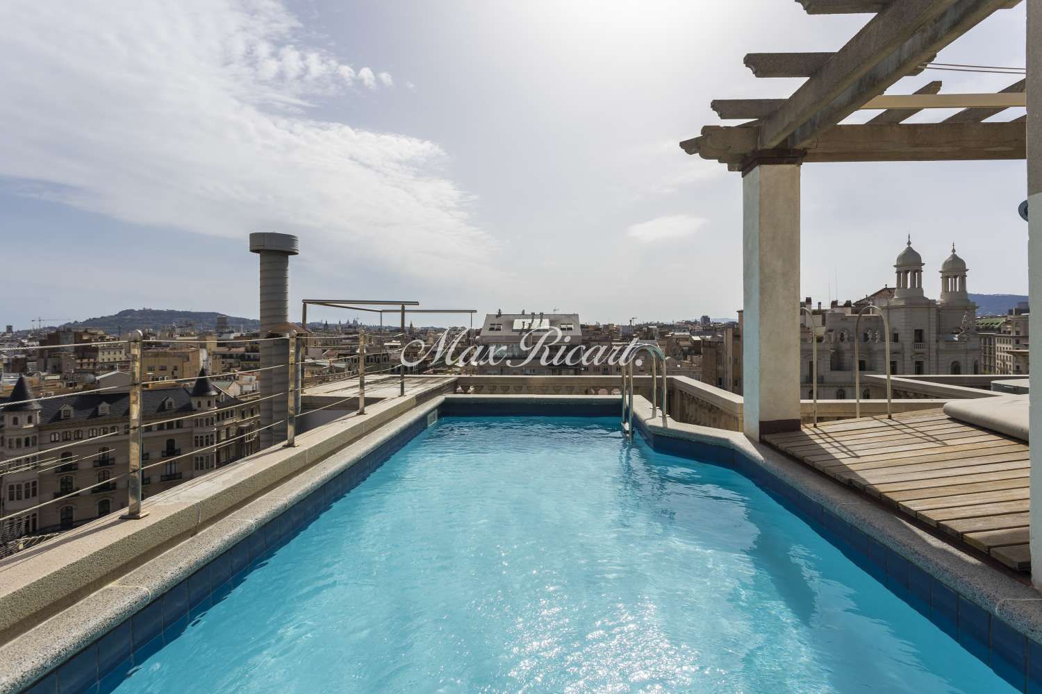 Swimming pool of Attic for sale in  Barcelona Capital  with Air Conditioner, Heating and Terrace