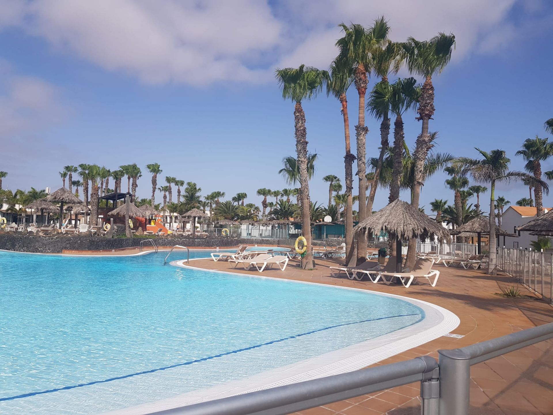 Piscina de Apartamento en venta en La Oliva