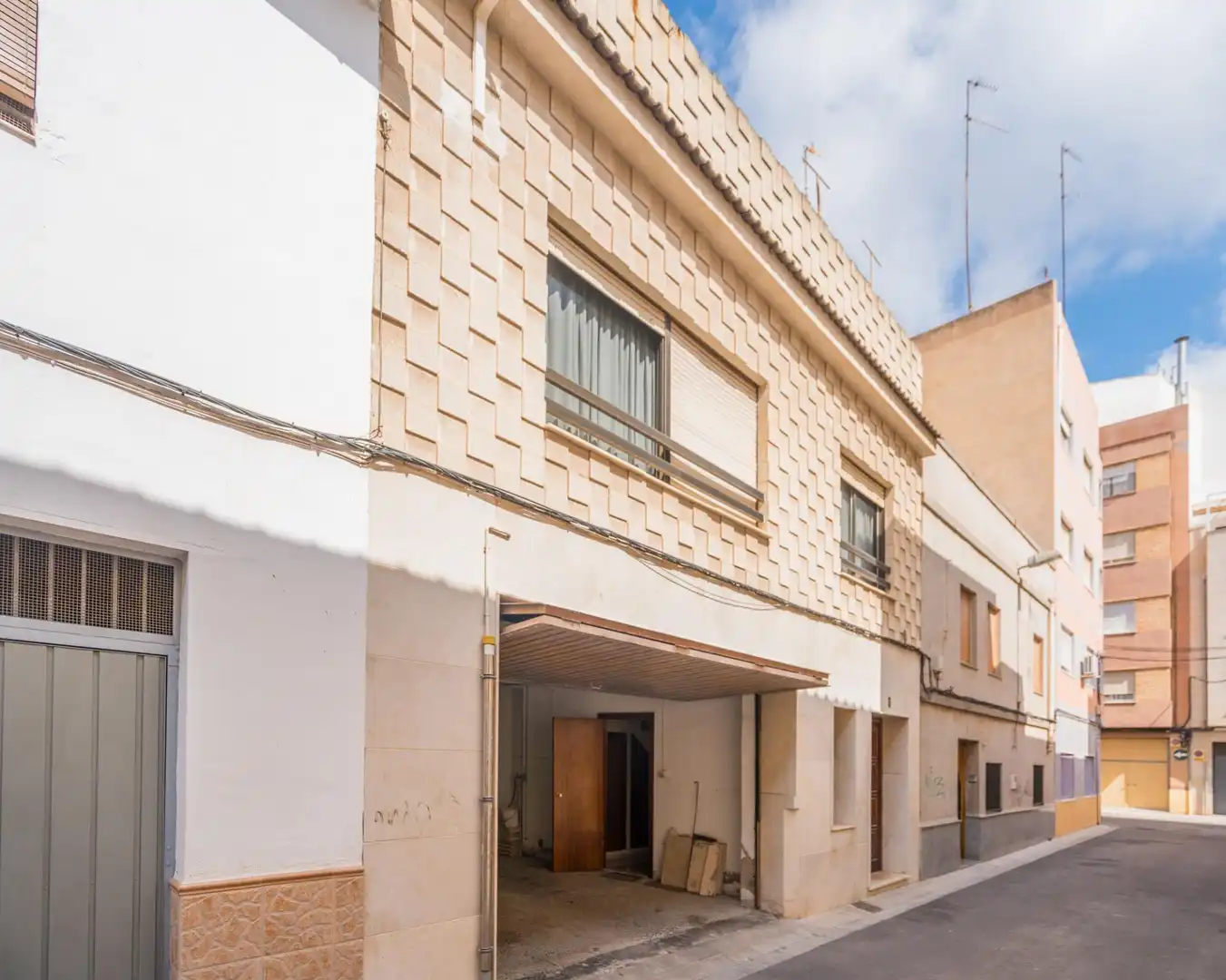 Vista exterior de Casa adosada en venta en Sagunto / Sagunt con Terraza