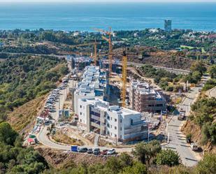Vista exterior de Àtic en venda en Marbella amb Aire condicionat, Calefacció i Jardí privat