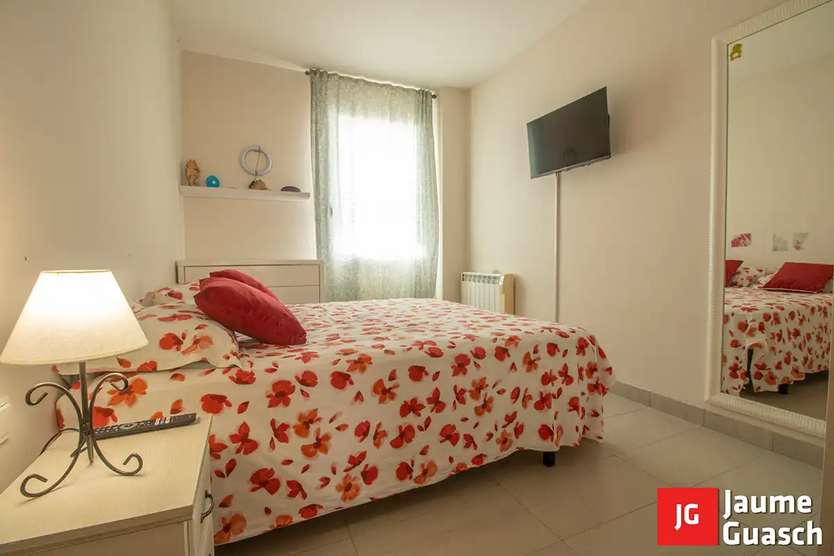 Schlafzimmer von Dachboden zum Verkauf in Torredembarra mit Klimaanlage, Heizung und Terrasse