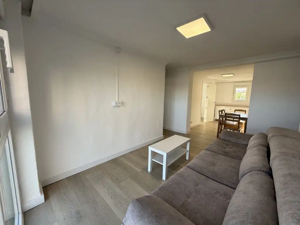Living room of Flat for rent in Sevilla  with Air Conditioner