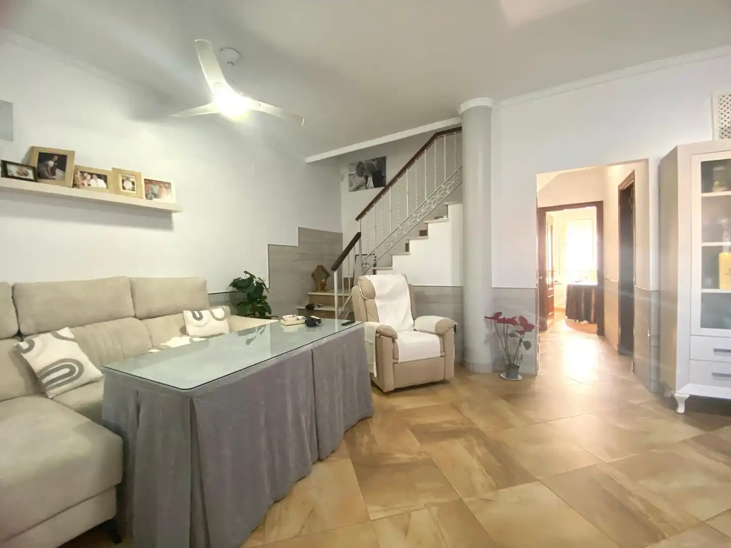 Sala de estar de Casa adosada en venta en Chipiona con Aire acondicionado, Jardín privado y Terraza