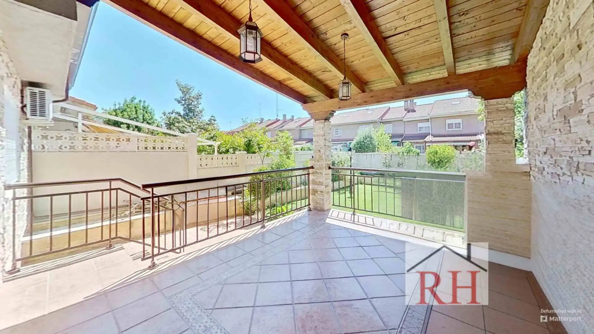 Terraza de Casa adosada en venta en Alcalá de Henares con Aire acondicionado, Calefacción y Jardín privado