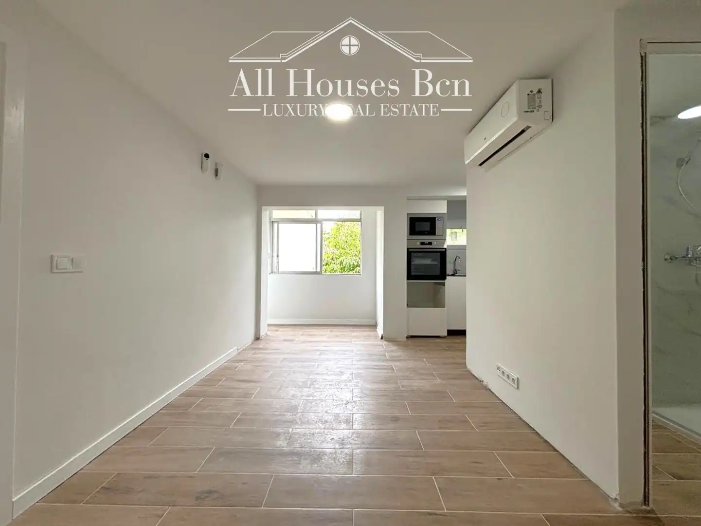 Sala de estar de Piso en venta en L'Hospitalet de Llobregat con Aire acondicionado, Calefacción y Parquet