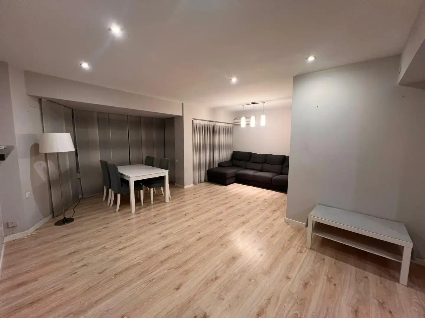 Flat for rent in Valencia  with Air Conditioner