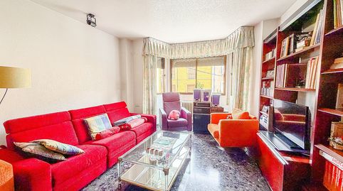 Casa de Pueblo de 3 Plantas con Garaje en Yecla