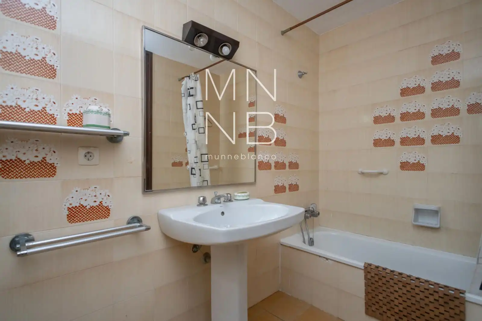 Badezimmer von Haus oder Chalet zur Miete in Òrrius mit Heizung, Schwimmbad und Möbliert