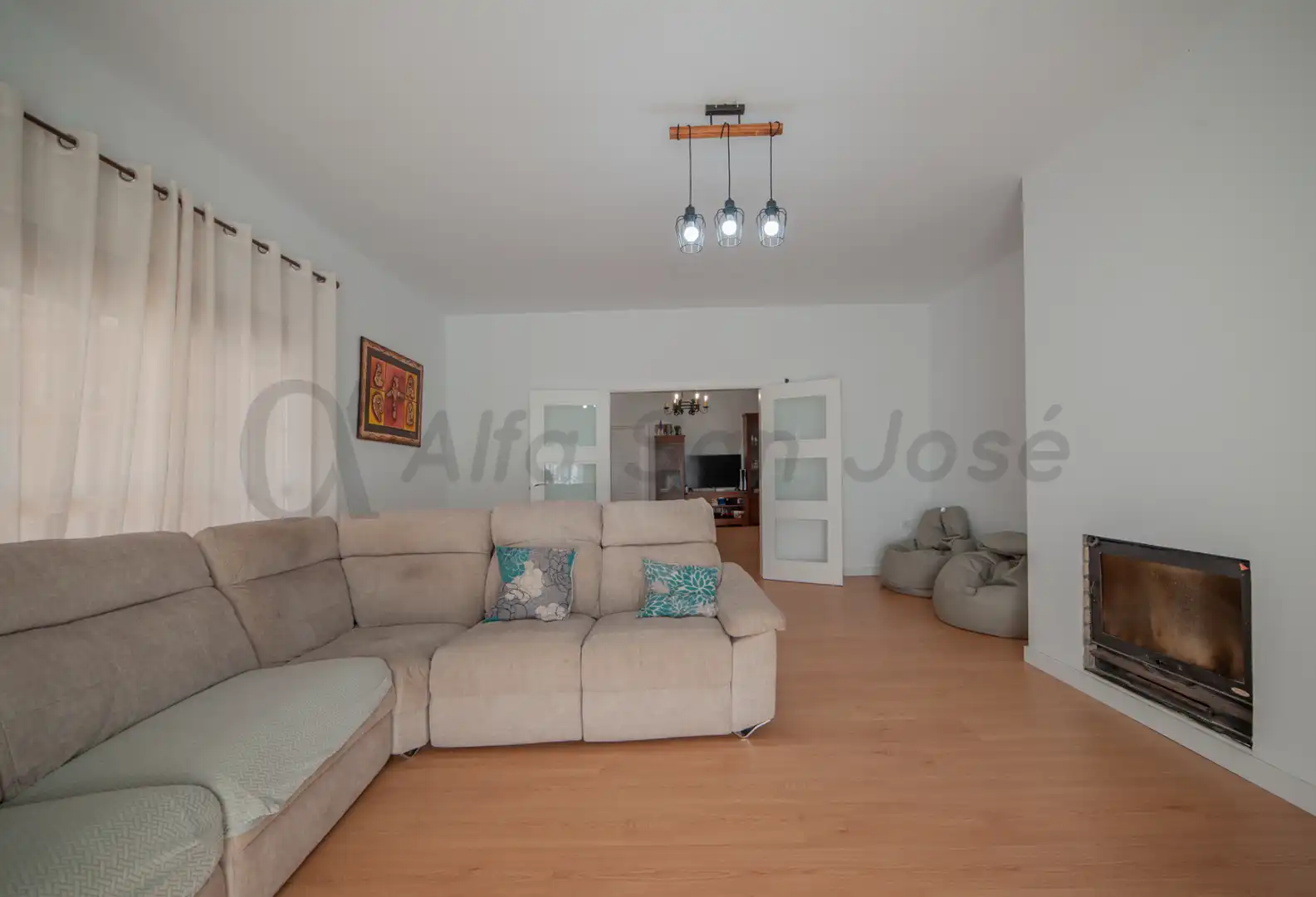 Sala d'estar de Casa o xalet en venda en La Rinconada amb Aire condicionat, Jardí privat i Piscina